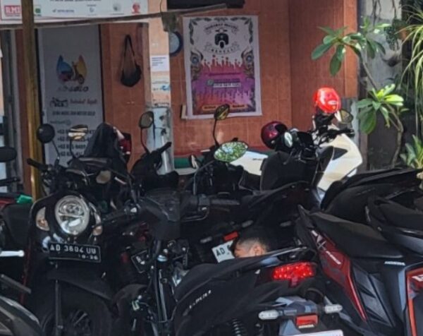 Sewa motor solo rental tanpa sim murah kota surakarta jawa tengah dekat stasiun purwosari balapan jebres ums uns indonesia terminal tirtonadi harian 24 jam bulanan olx tempat jasa motorent baru